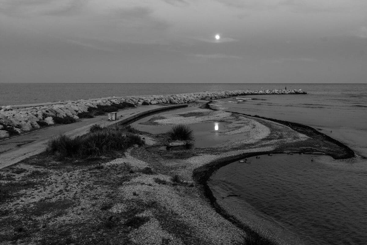 Lune sur l'embouchure du Loup DSC6296